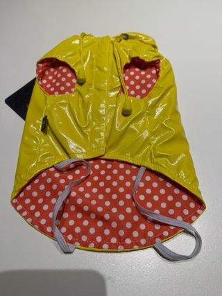 Impermeabile cane con cappuccio giallo