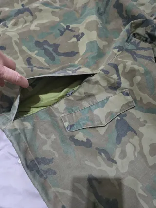 Chaqueta militar impermeable