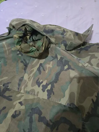 Chaqueta militar impermeable