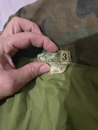 Chaqueta militar impermeable