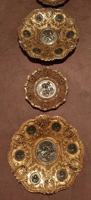 Platos decorativos bronce antiguos