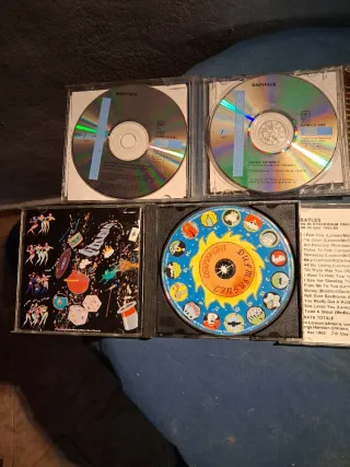 Lote 4 CDs: Babyface, Queen, Deep dirk,Beatles2€ 1