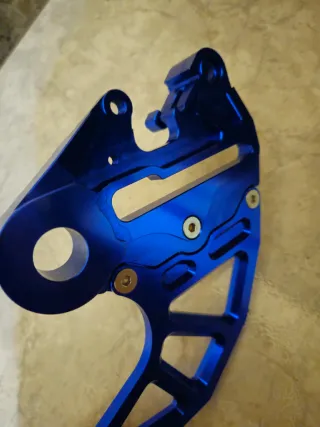 Protector disco freno trasero azul