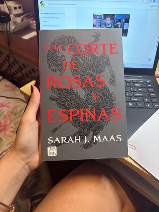 Una corte de rosas y espinas. Nueva presentación