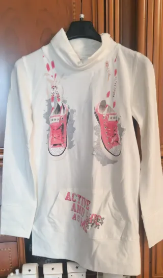 Giacchetto pois con lupetto e maglietta