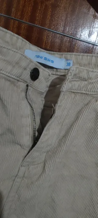 Falda beige con volantes