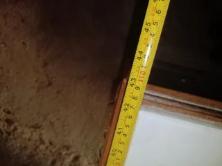 Cómoda de madera con espejo y mármol