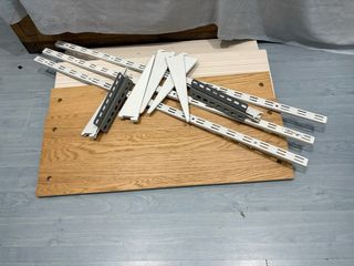 Se regala estantería de tres guías de 1 m