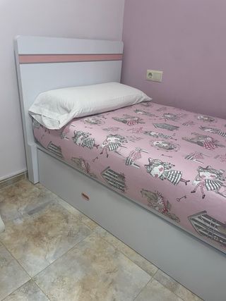 Cuna convertible para niña