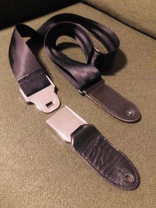 CORREA FENDER ÚNICA, DIFERENTE 90s