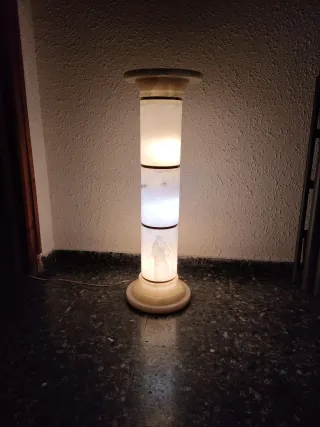 Lámpara Columna Alabastro y Jarrón