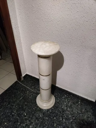 Lámpara Columna Alabastro y Jarrón