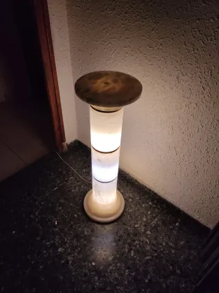 Lámpara Columna Alabastro y Jarrón