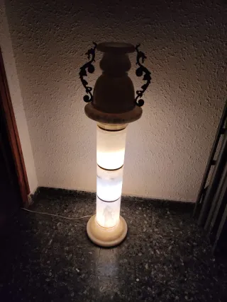 Lámpara Columna Alabastro y Jarrón