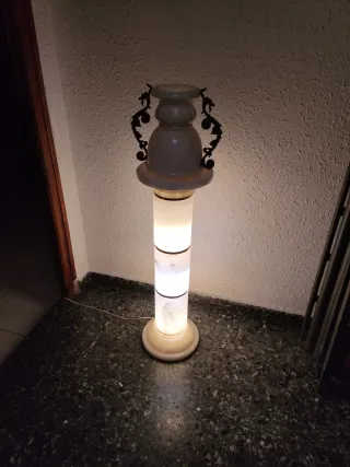 Lámpara Columna Alabastro y Jarrón