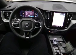 VOLVO XC60 PLUS DARK 2024