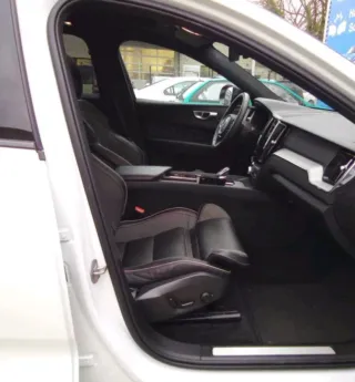 VOLVO XC60 PLUS DARK 2024