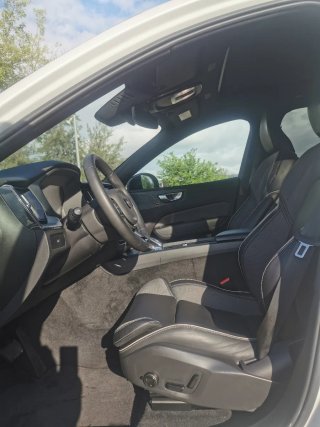 VOLVO XC60 B4 G HEV PLUS D( R-DESING)