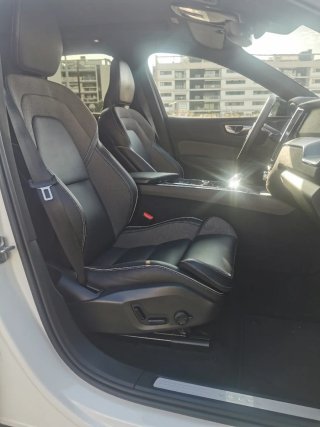 VOLVO XC60 B4 G HEV PLUS D( R-DESING)