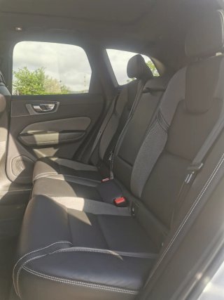VOLVO XC60 B4 G HEV PLUS D( R-DESING)
