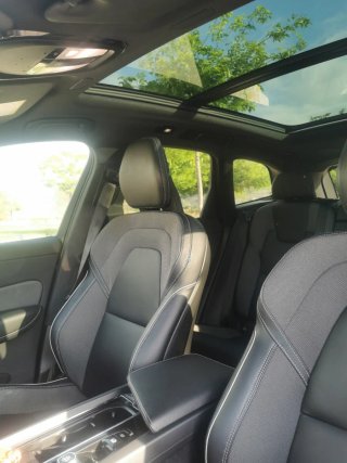 VOLVO XC60 B4 G HEV PLUS D( R-DESING)