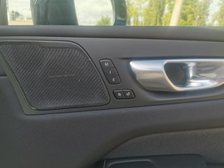 VOLVO XC60 B4 G HEV PLUS D( R-DESING)
