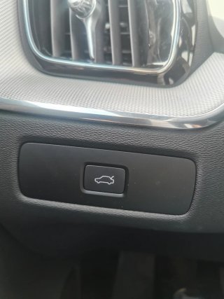 VOLVO XC60 B4 G HEV PLUS D( R-DESING)