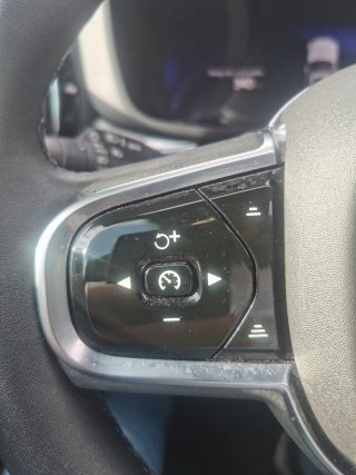 VOLVO XC60 B4 G HEV PLUS D( R-DESING)