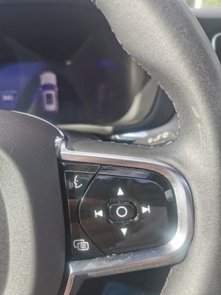 VOLVO XC60 B4 G HEV PLUS D( R-DESING)