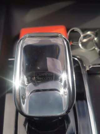 VOLVO XC60 B4 G HEV PLUS D( R-DESING)
