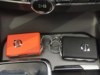VOLVO XC60 B4 G HEV PLUS D( R-DESING)