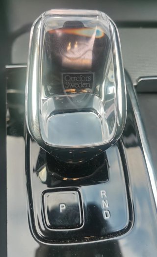 VOLVO XC60 B4 G HEV PLUS D( R-DESING)