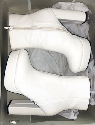 Botas blancas de plataforma y tacón