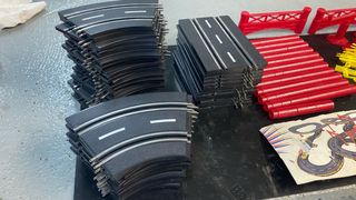 Piezas Scalextric: Rectas, Curvas y Accesorios