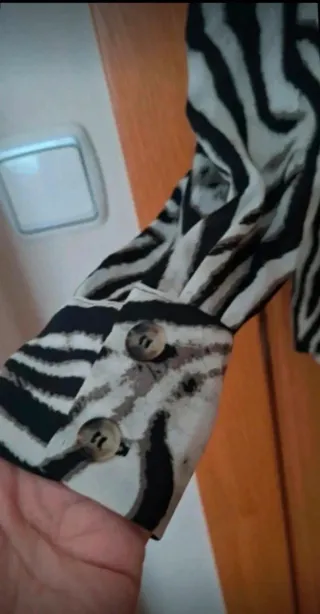 Blusa manga larga animal print talla M