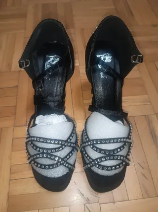 Zapatos de baile negros con cristales. Talla 38.