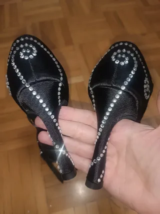 Zapatos de baile negros con cristales. Talla 38.