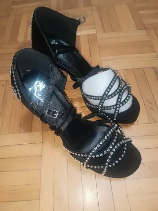 Zapatos de baile negros con cristales. Talla 38.