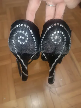 Zapatos de baile negros con cristales. Talla 38.