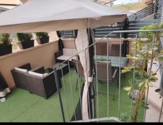 Muebles de Terraza: Sofá, Sillones y Mesa.