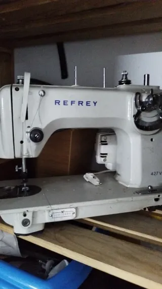 Máquina de coser industrial Refrey