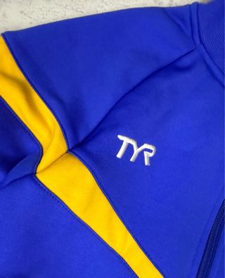 Chaqueta deportiva TYR azul y amarilla