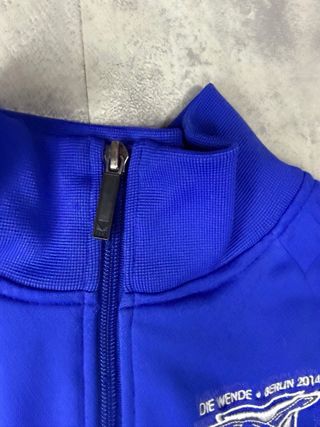Chaqueta deportiva TYR azul y amarilla