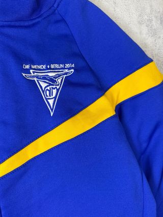 Chaqueta deportiva TYR azul y amarilla