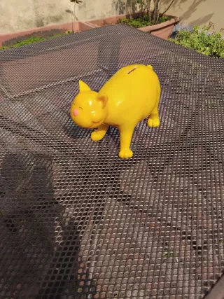 Gatto salvadanaio giallo