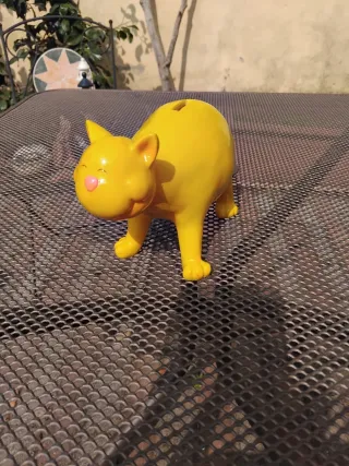 Gatto salvadanaio giallo