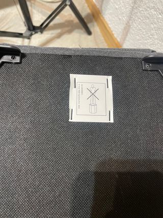 Pouf esagonale in tessuto grigio con spazio di archiviazione