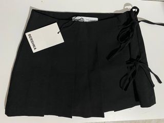 Falda Bershka negra talla XS