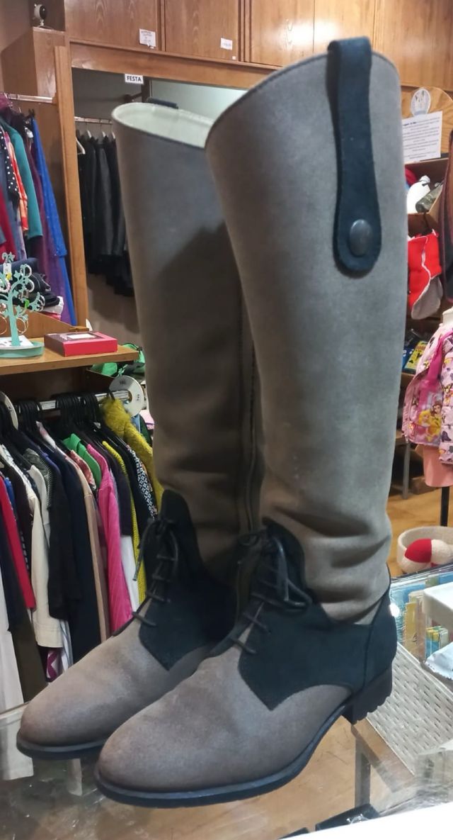 Botas Escarlata Talla 35