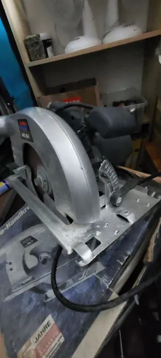 Sierra Circular Eléctrica de Mano